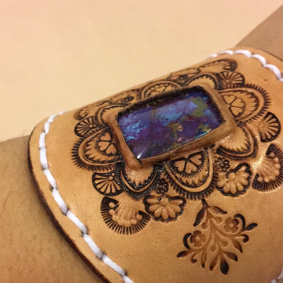 Tooled Leather Bracelet w/ Purple Mojave Turquoise Inlay Boho Festival Chic - Picture 8 of 11